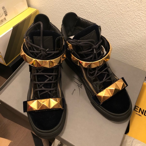 Men’s sneaker - Picture 1 of 3